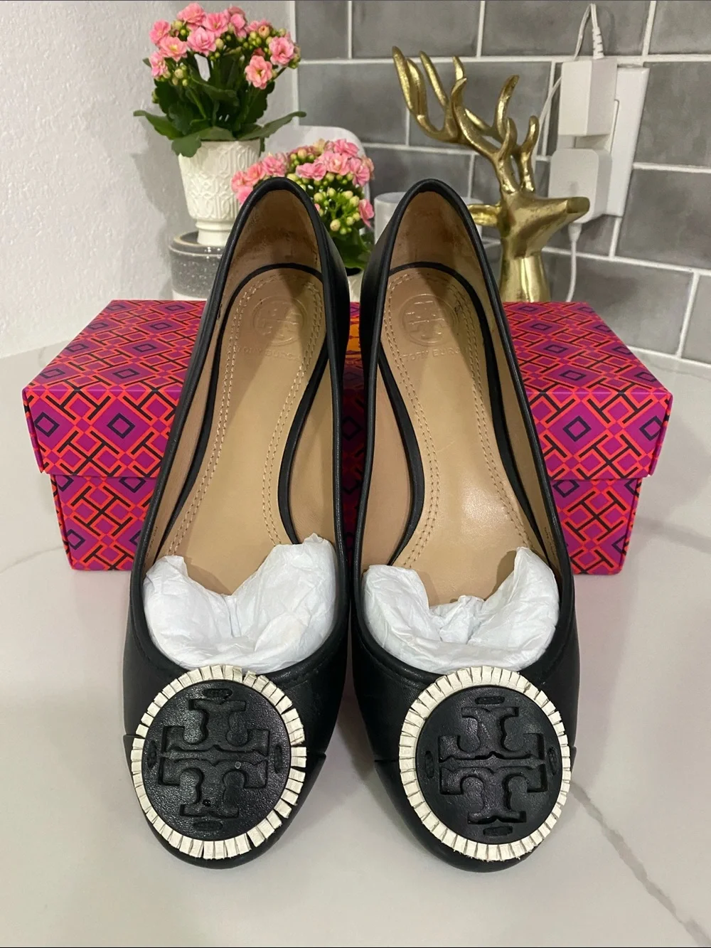 Tory Burch Black Leather Logo Medallion Flats - Picture 1 of 5